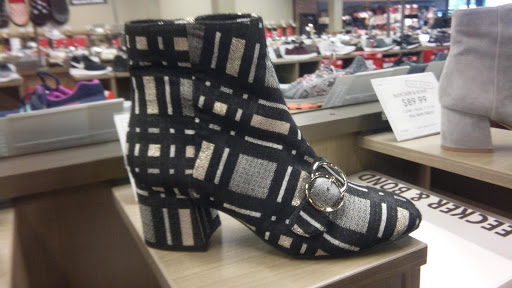 Shoe Store «DSW Designer Shoe Warehouse», reviews and photos, 17158 Redmond Way, Redmond, WA 98052, USA