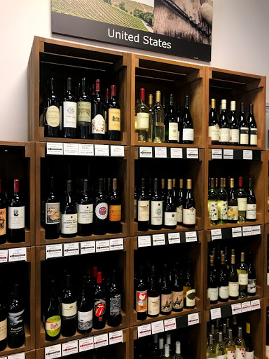 Wine Store «The Wine Cellar Outlet», reviews and photos, 1422 E Algonquin Rd, Schaumburg, IL 60173, USA