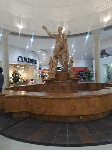 Mall del Río, Av. Felipe II, Cuenca, Ecuador