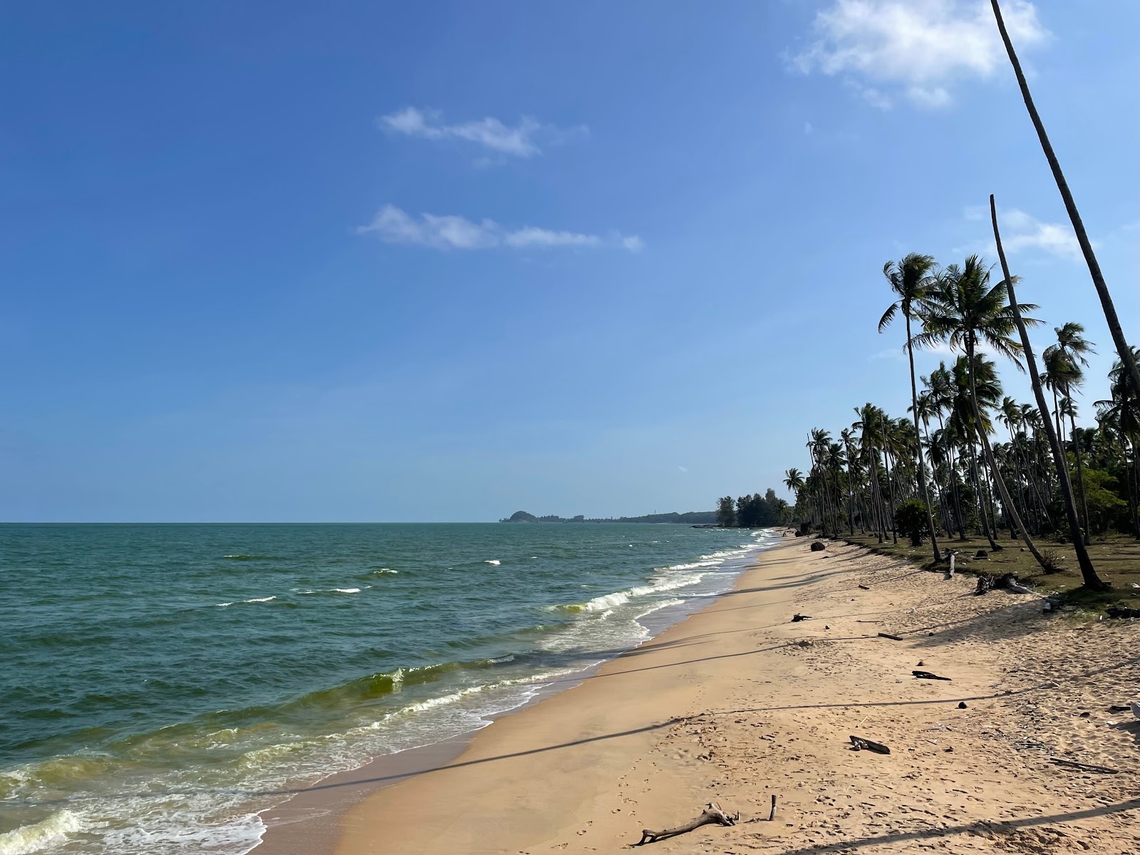 Foto di Thung Sai Beach con una superficie del sabbia beige