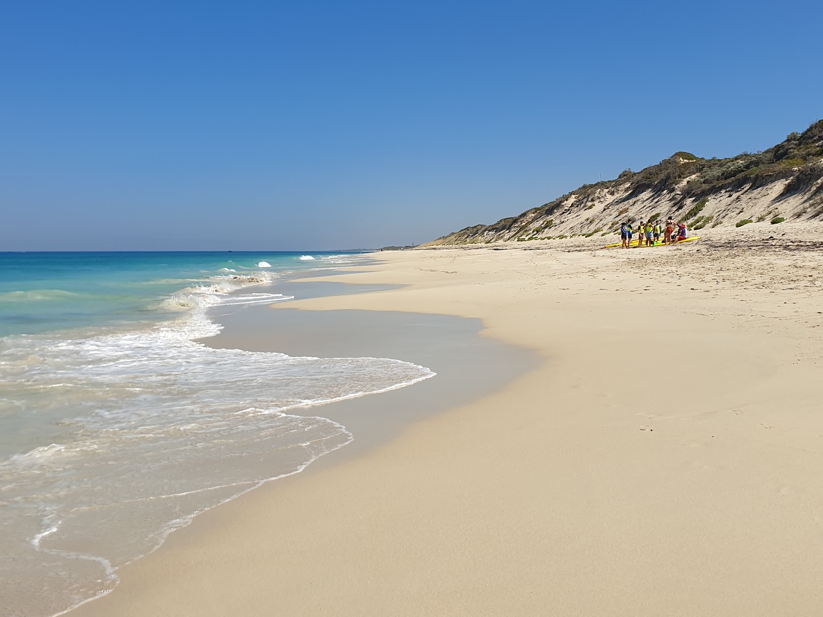 Foto van Alkimos Beach met helder zand oppervlakte