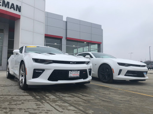 Toyota Dealer «Sam Leman Toyota Bloomington», reviews and photos, 1502 Morrissey Dr, Bloomington, IL 61701, USA