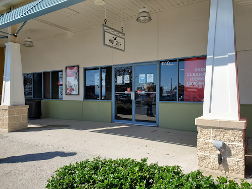 Clothing Store «Hollister Co. Outlet», reviews and photos, 36508 Seaside Outlet Dr, Rehoboth Beach, DE 19971, USA