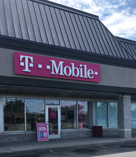Cell Phone Store «T-Mobile», reviews and photos, 3710 E Court St, Flint, MI 48506, USA