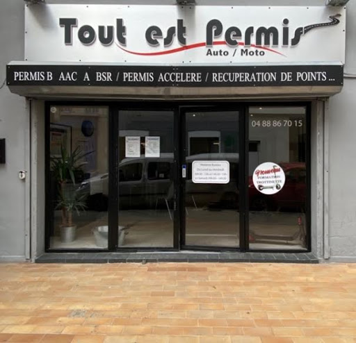Tout Est Permis à Marseille, Bouches-du-Rhône