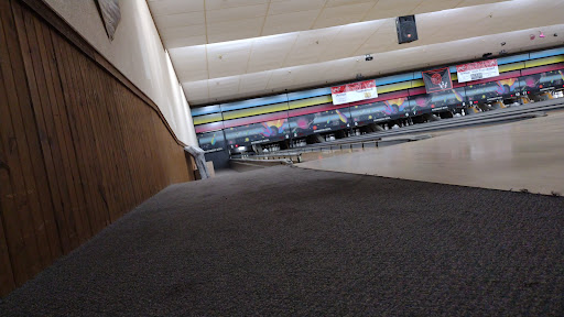 Bowling Alley «River Bend Bowling», reviews and photos, 1001 N Shiawassee St, Corunna, MI 48817, USA