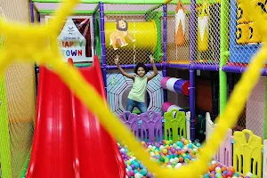Happy Town Kamothe | Best Indoor Playzone in Kamothe image