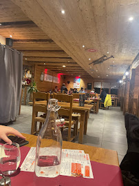 Atmosphère du Restaurant La Petite Ferme à Saint-Sorlin-d'Arves - n°13
