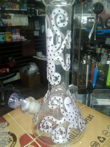 Vaporizer Store «HoneyComb HideOut Smoke Shop», reviews and photos, 467 E Plumb Ln, Reno, NV 89502, USA