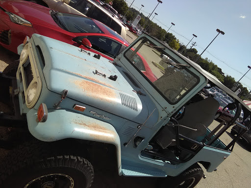 Toyota Dealer «Toyota of Louisville on Dixie Highway», reviews and photos, 6514 Dixie Hwy, Louisville, KY 40258, USA