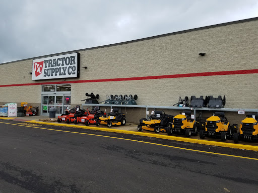 Tractor Supply Co., 15411 W High St, Middlefield, OH 44062, USA, 
