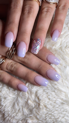 Ongles N&B à Lyon