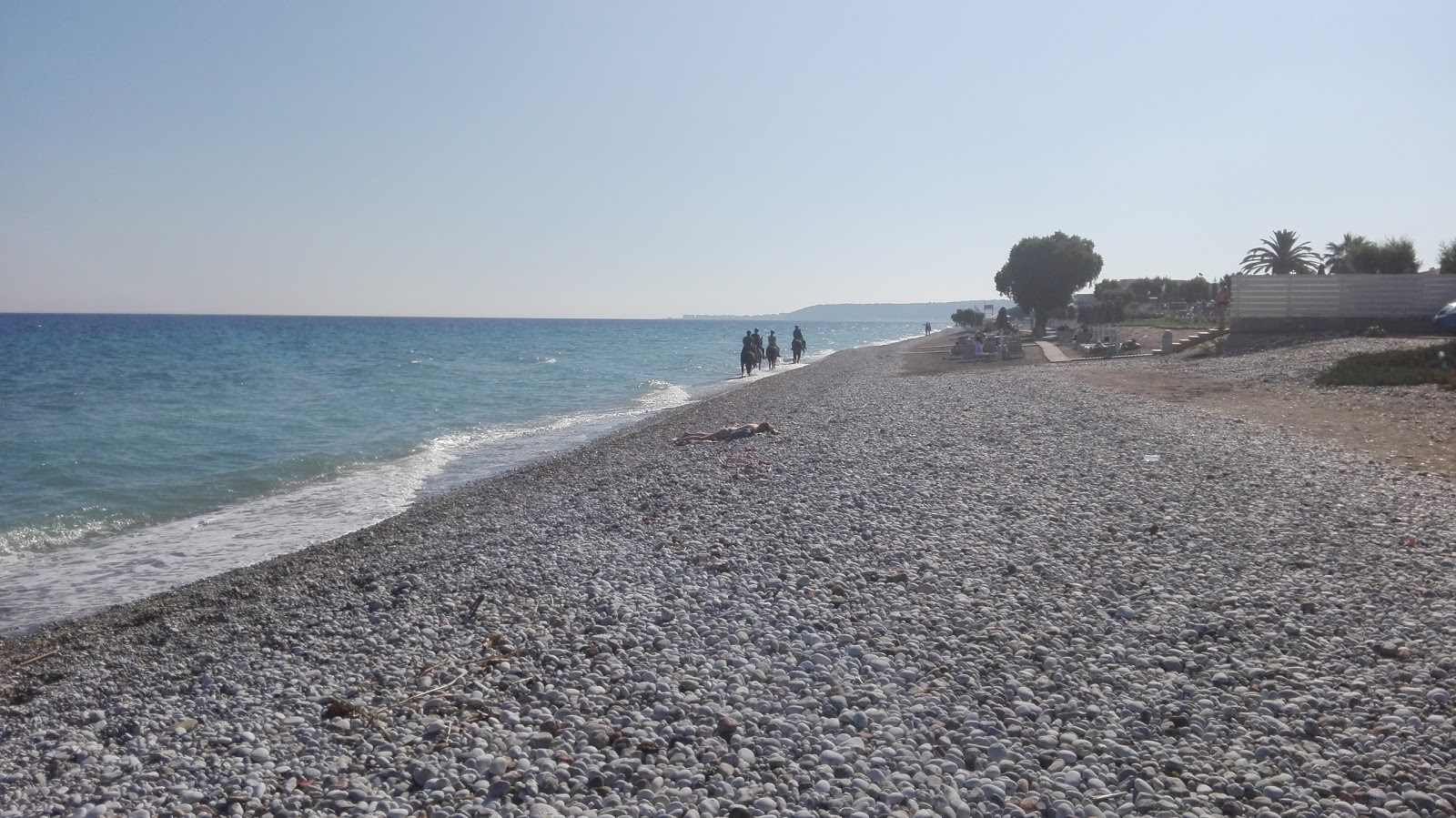 Φωτογραφία του Ialysos Bay Beach II με ευθεία ακτή