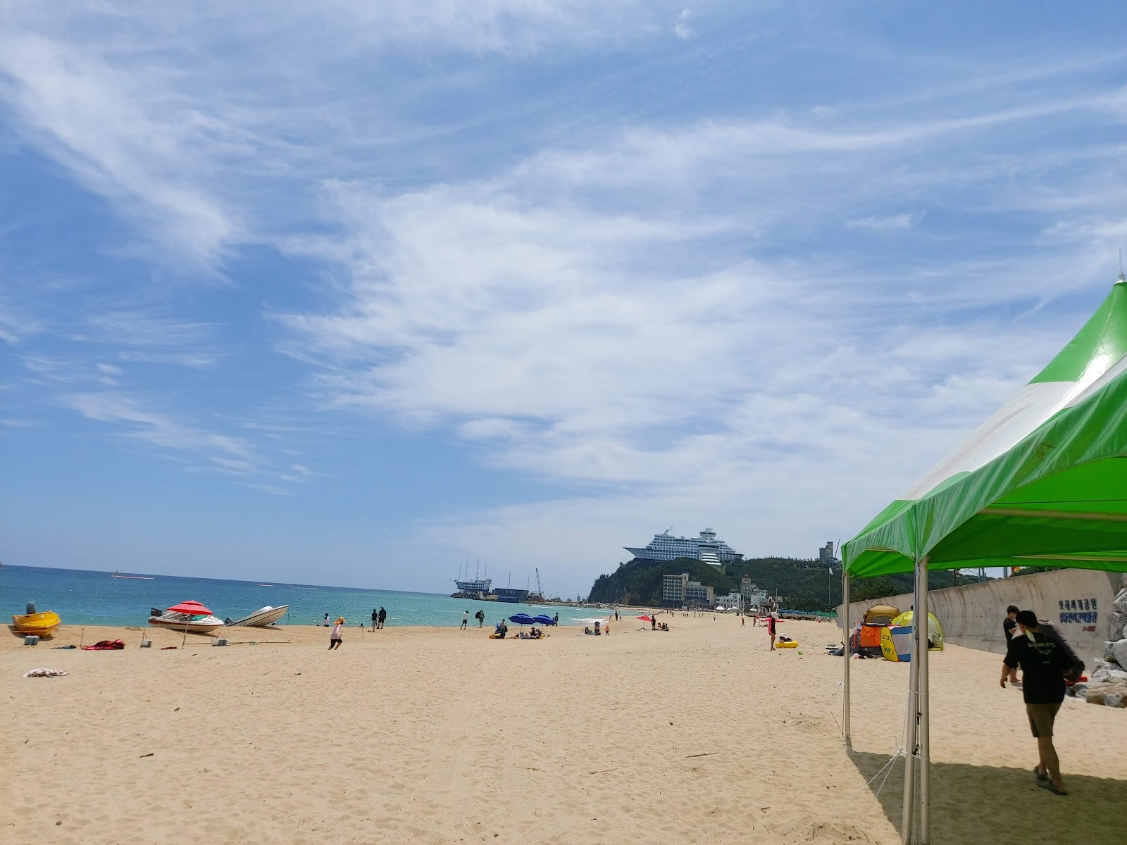Valokuva Jeongdongjin Beachista. puhtaustasolla korkea