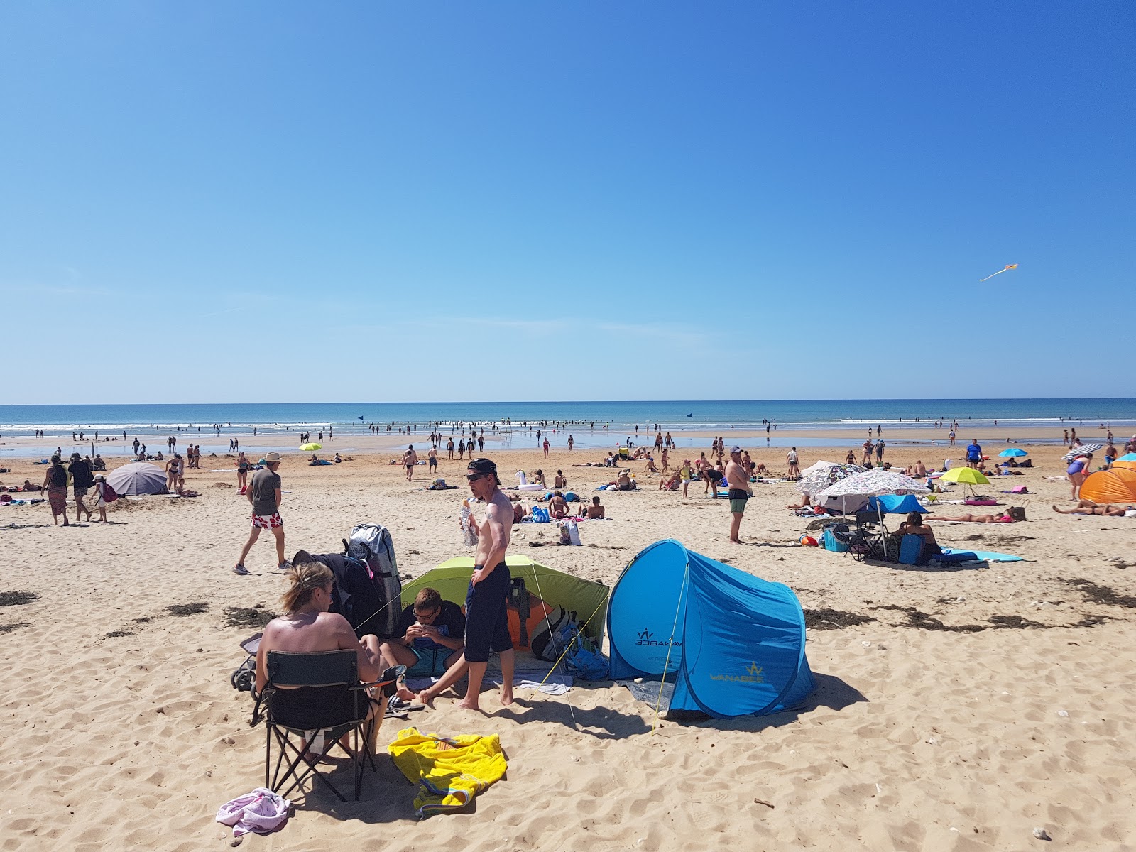Plage de la Giraudiere'in fotoğrafı - rahatlamayı sevenler arasında popüler bir yer