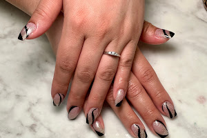 Vivian Nails