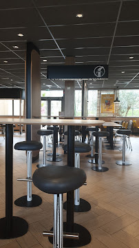 Atmosphère du Restauration rapide McDonald's à Isigny-sur-Mer - n°13