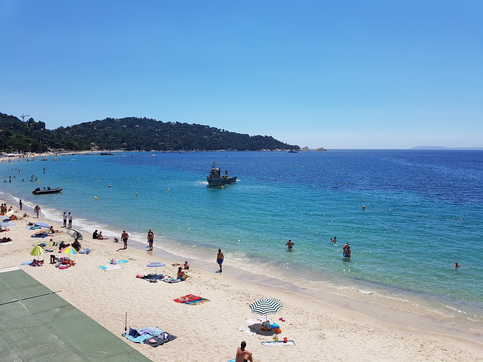 Foto van Le Cavaliere Strand met lange baai