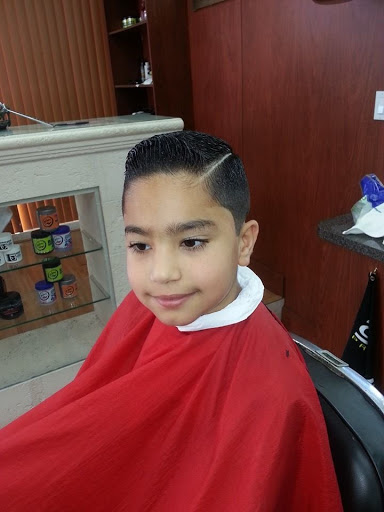 Barber Shop «T & T BARBER SHOP», reviews and photos, 1314 SE 17th St, Fort Lauderdale, FL 33316, USA