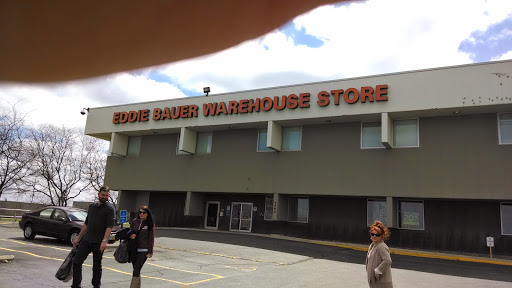 Clothing Store «Eddie Bauer Outlet», reviews and photos, 4599 Fisher Rd, Columbus, OH 43228, USA