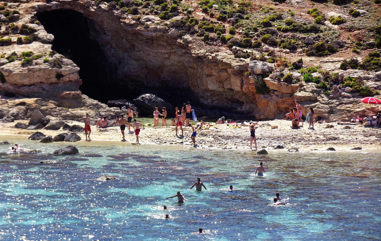 Foto av Cominotto Beach med hög nivå av renlighet