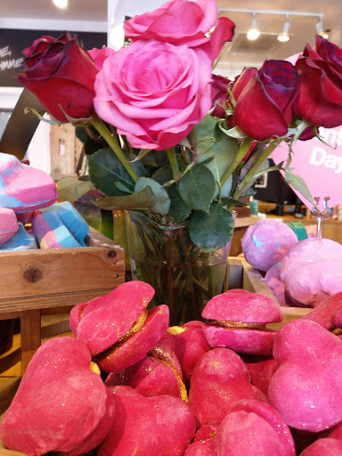 Cosmetics Store «Lush Cosmetics», reviews and photos, 3915 W 50th St, Edina, MN 55424, USA