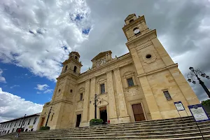 Basílica de Nuestra Señora del Rosario de Chiquinquirá image