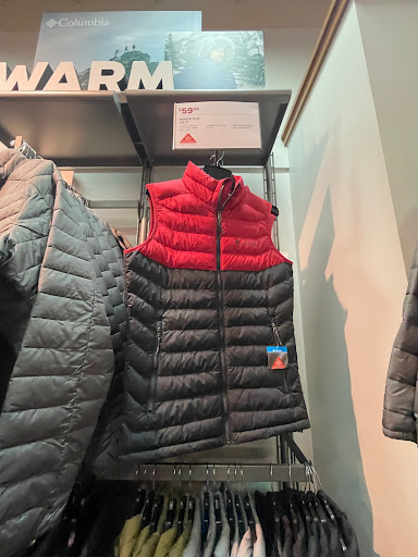 Sportswear Store «Columbia Sportswear Outlet Store at Lighthouse Place Premium Outlets», reviews and photos, 1710 Lighthouse Pl, Michigan City, IN 46360, USA