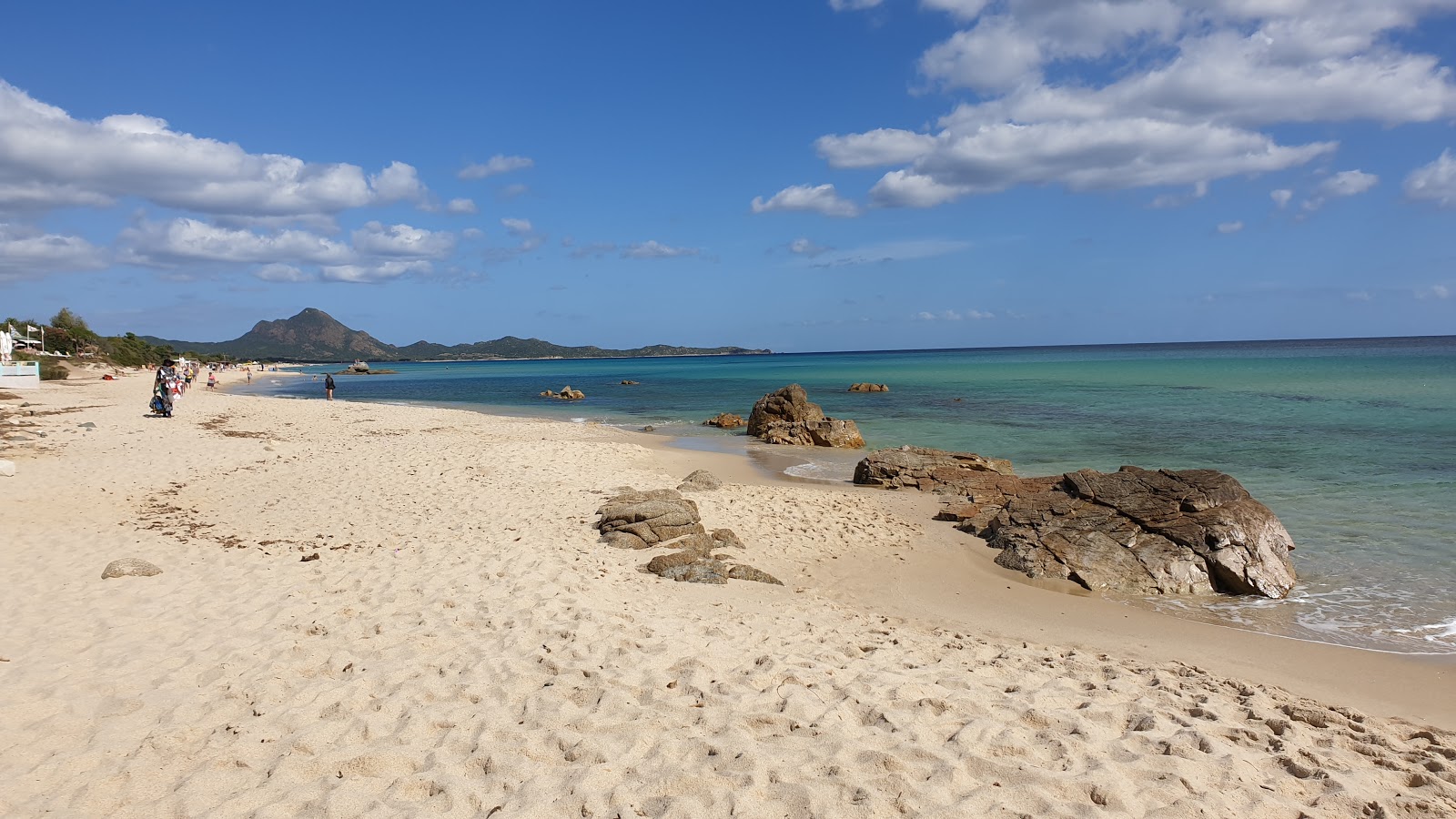 Foto de Playa de Costa Rei con playa amplia