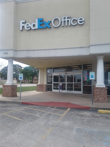 Print Shop «FedEx Office Print & Ship Center», reviews and photos, 1400 E Copeland Rd, Arlington, TX 76011, USA