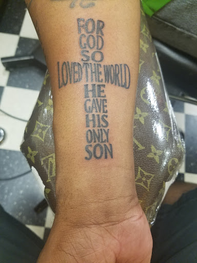 Tattoo Shop «Hard Luck Tattoo», reviews and photos, 1725 W Centinela Ave, Inglewood, CA 90302, USA