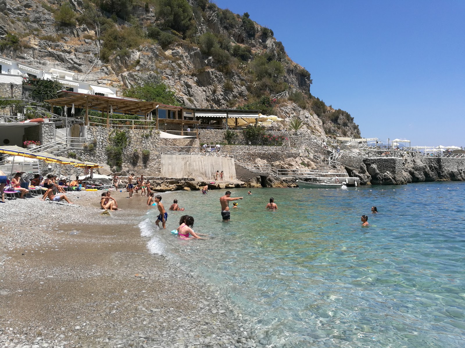 Foto av Spiaggia di Recommone med blå rent vatten yta
