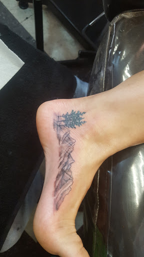 Tattoo Shop «Absolute Tattoo», reviews and photos, 1212 S Kansas Ave, Topeka, KS 66612, USA