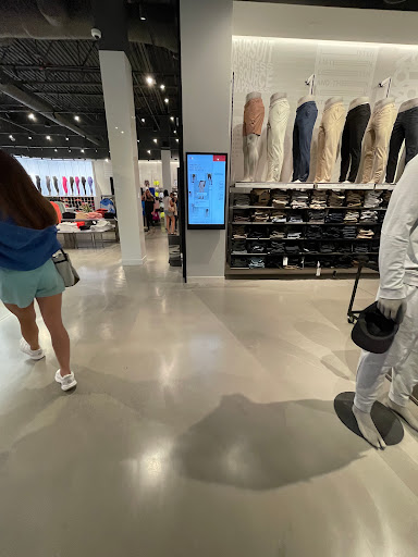 Sportswear Store «lululemon», reviews and photos, 2223 N Westshore Blvd #264, Tampa, FL 33607, USA