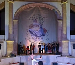 Antigua Plaza De Gallos photo