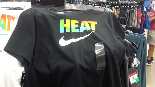 Clothing Store «Nike Factory Store», reviews and photos, 2950 I-20 Frontage Rd #755, Grand Prairie, TX 75052, USA