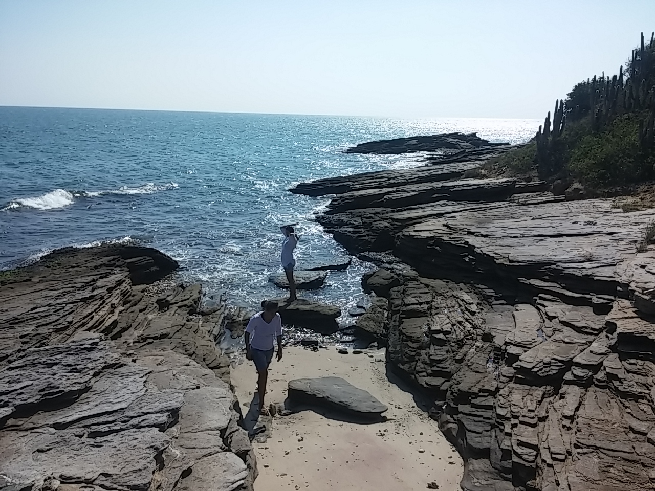 Praia das Virgens的照片 带有岩石覆盖表面