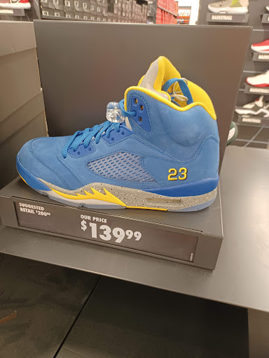 Sporting Goods Store «Nike Factory Store», reviews and photos, 8510 S Cottage Grove Ave, Chicago, IL 60619, USA