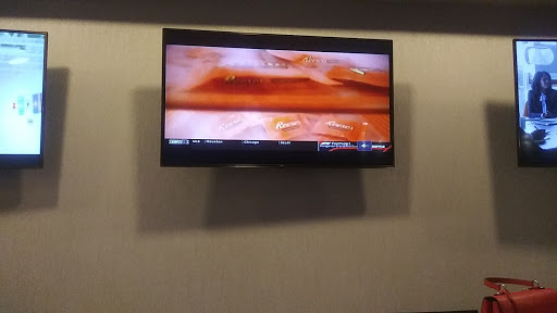 Bar «Bay Street Restaurant & Lounge», reviews and photos, 5910 Princess Garden Pkwy, Lanham, MD 20706, USA