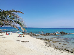 Punta Scrugli'in fotoğrafı düz bir kıyı şeridi ile birlikte