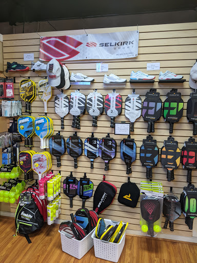 Sporting Goods Store «Run With It», reviews and photos, 170 Miracle Strip Pkwy SE, Fort Walton Beach, FL 32548, USA