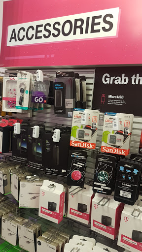 Cell Phone Store «T-Mobile», reviews and photos, 417 E Sheridan St, Dania Beach, FL 33004, USA