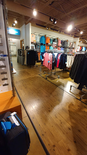 Sportswear Store «Columbia Sportswear Outlet Store at Edinburgh Premium Outlets», reviews and photos, 11715 NE Executive Dr #100, Edinburgh, IN 46124, USA