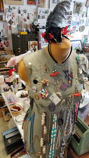 Thrift Store «Free Oakland UP», reviews and photos, 2809 MacArthur Blvd, Oakland, CA 94602, USA