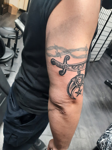Tattoo Shop «Red Octopus Tattoos & Body Piercings», reviews and photos, 7465 Annapolis Rd, Hyattsville, MD 20784, USA