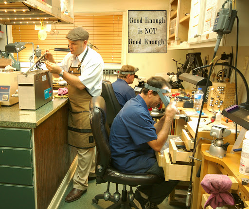 Jewelry Store «De Boscq Fine Jewelry», reviews and photos, 2602 Florida St, Mandeville, LA 70448, USA