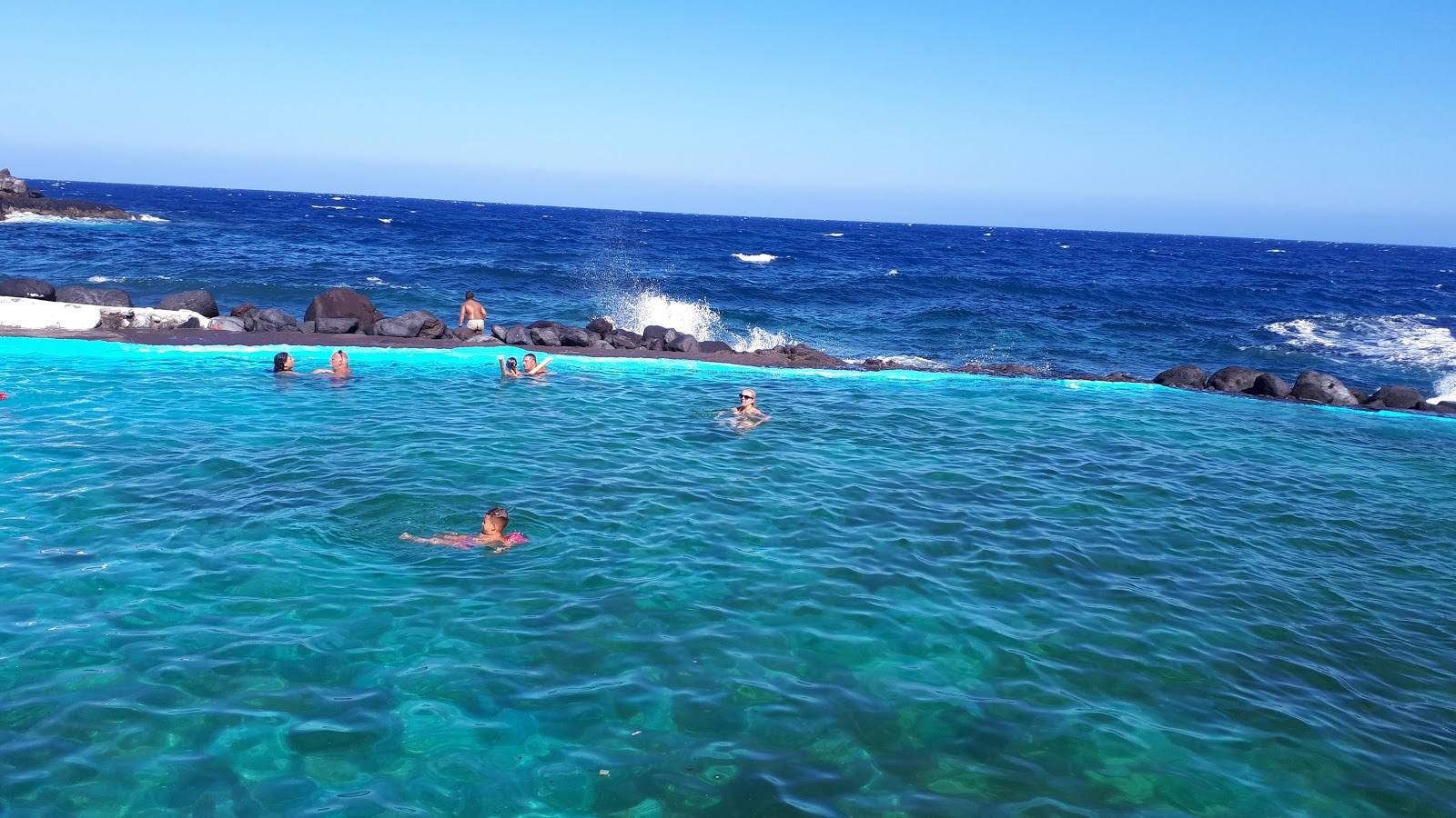 Foto av Playa Barranco Arriba med blå rent vatten yta