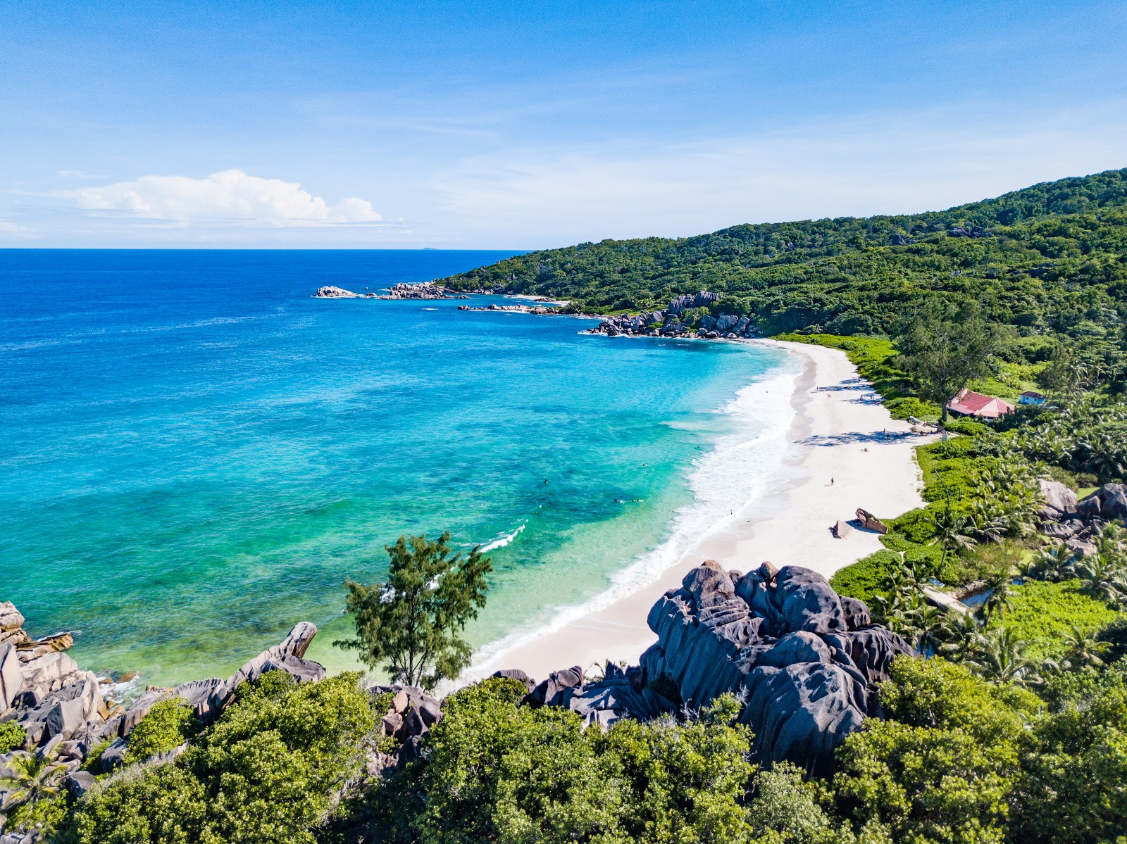 Photo de Plage de Grand Anse situé dans une zone naturelle
