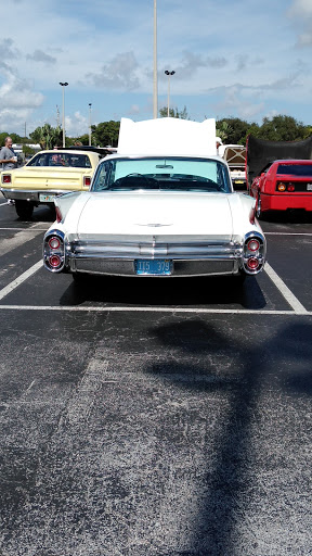 Bowling Alley «Holiday Bowling Center & Sports Bar», reviews and photos, 106 E Pembroke Rd, Hallandale Beach, FL 33009, USA