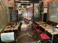 Atmosphère du Restaurant Chez Mymy et Kris -The Little Wood - Le Petit Resto à Antibes - n°4